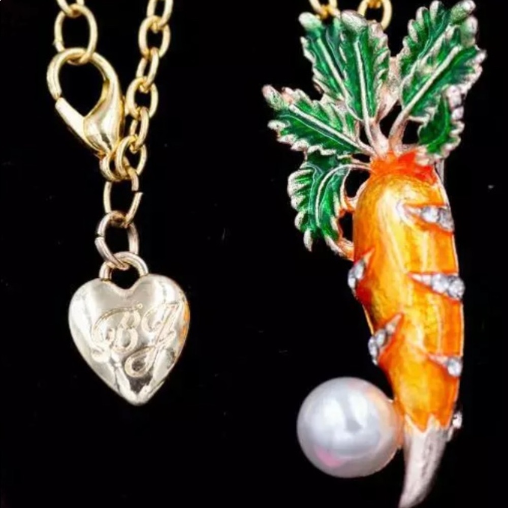 SPARKLING ORANGE CARROT PENDANT BROOCH - Picture 4 of 4